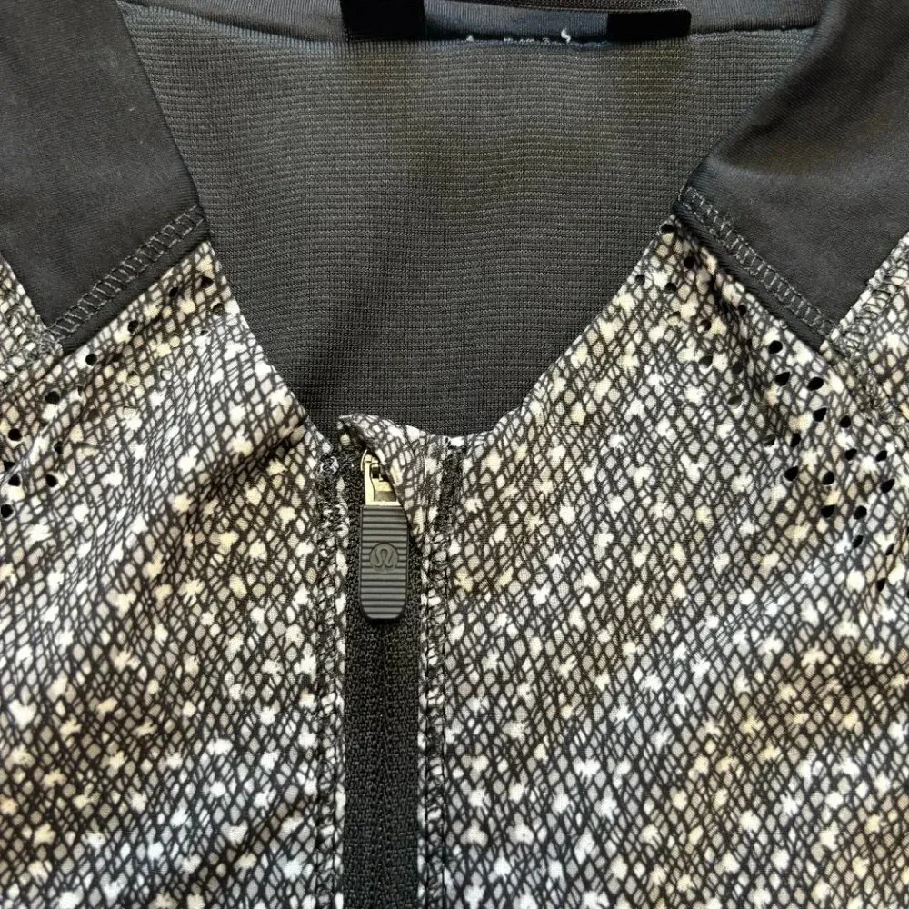 Lululemon Womens Hit It Jacket Size 8 Bomber Frozen Frizz White Black Athleisure